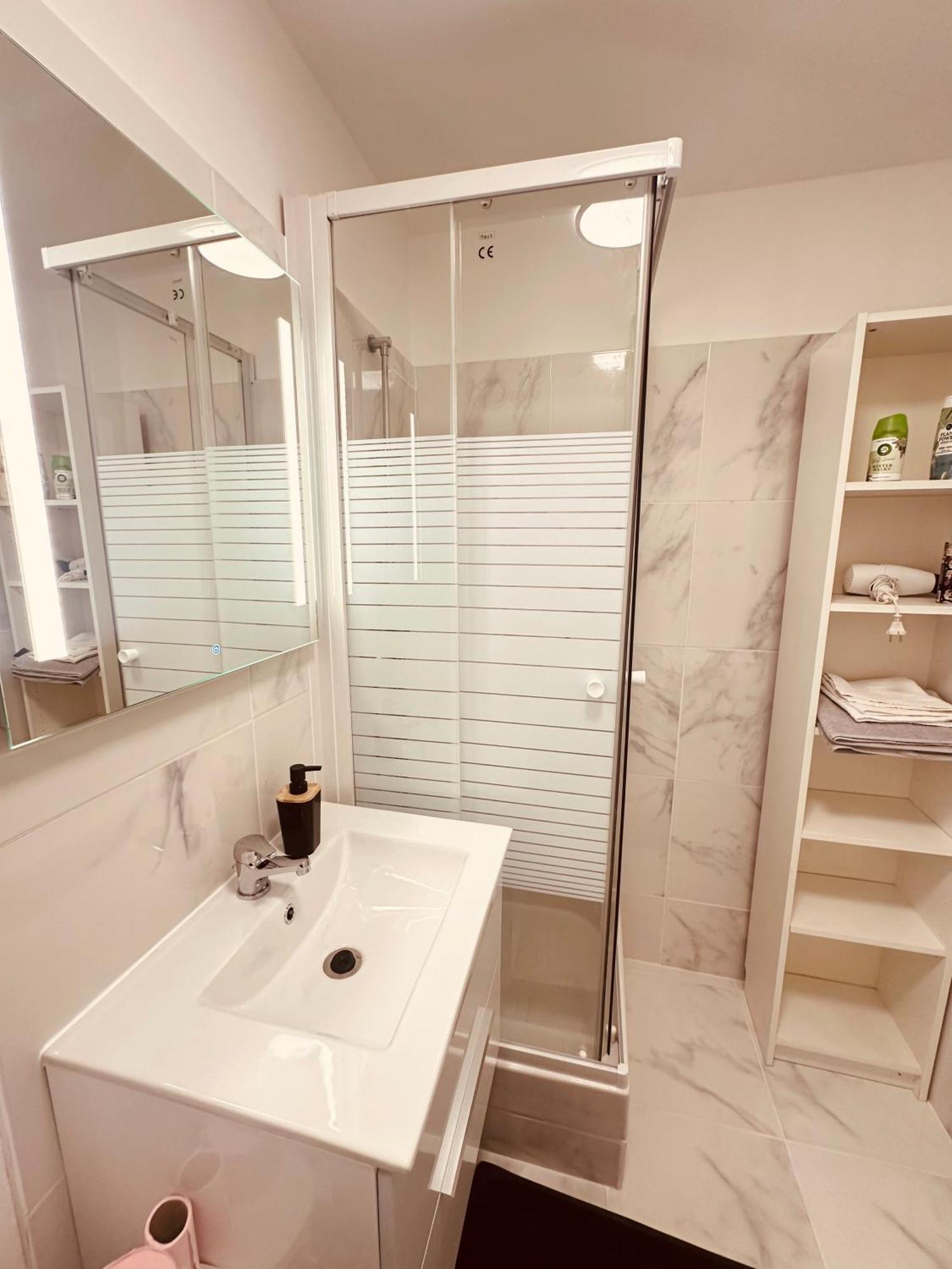Studio Elegant A Cergy Luaran gambar